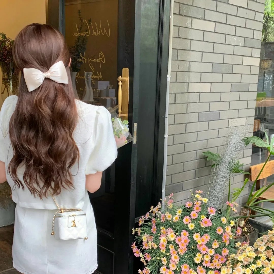 女人世上封面